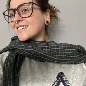 Meet your Posher, Caitlin